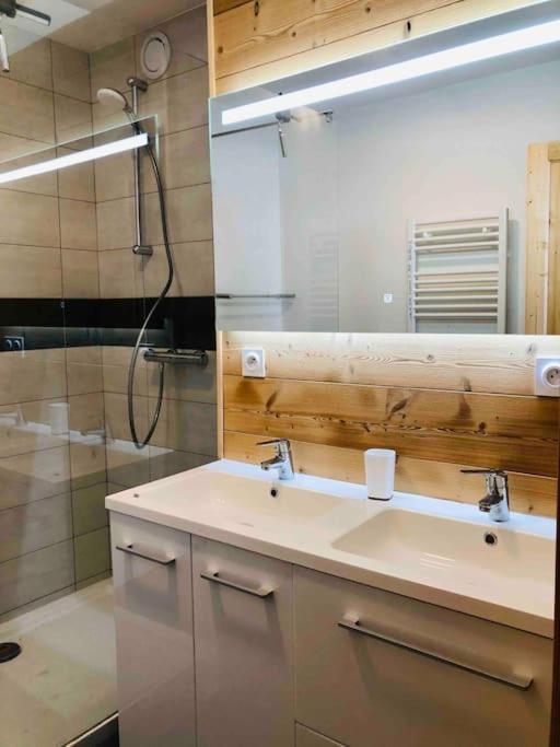 Appartement T4 8 Couchages Spacieux Et Cosy Au Pied Des Pistes Génos Eksteriør billede